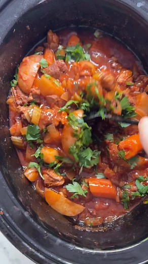 Sarah Pound on Instagram: "30 DAYS OF SLOW COOKER RECIPES Slow Cooker Italian Lamb Casserole For the full recipe, comment RECIPE below and I’ll send it to your DMs. Otherwise, type “Slow Cooker Italian Lamb Casserole” into the WBS website. Serves: 6 Ingredients: 1 brown onion, thinly sliced 3 garlic cloves, finely chopped 3 small potatoes, cut into wedges 3 celery stalks, chopped 2 carrots, sliced into rounds 2 parsnips, chopped 1kg lamb leg, diced 1 to 2 tablespoons extra virgin olive oil 3 tab