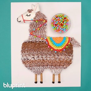 Hands up if you love llamas as much as we do! 🙋‍♀️Then you've gotta make this cake: https://bluprnt.co/2y6FoxJ | Craftsy