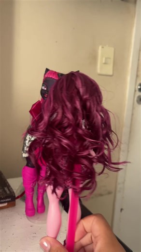 Primeira vez cacheando uma doll, oq acharam? 💗 #monsterhighcollector #fyp #monsterhighdolls #draculaura #fyppppppppppppppppppppppp É SÓ UMA BONECA, TIKTOK!!!!