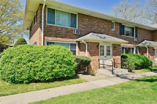 192 Edmunton Dr #D1, North Babylon, NY 11703 - MLS 902867 - Coldwell Banker