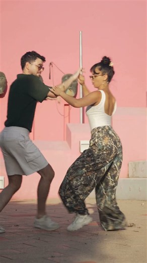 Miradita Asesina - Tony Lozano | Bachata Dancing at the Pink Wall | Daniel y Tom