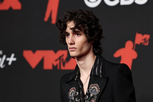 "This is the arrival moment": Fans react as Sombr's 'Back to Friends' wins Best Alternative at the 2025 VMAs