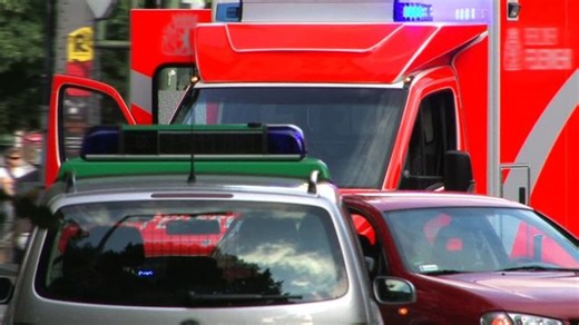 Vorsicht, Fahrverbot droht: Polizei erklärt das rote X-Schild auf der Autobahn