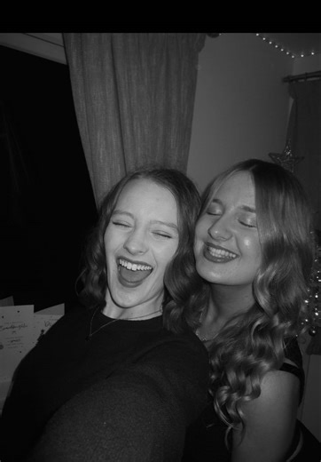 happy new year’s eve @joejonas x🍾✨ #nye #newyearseve #newyear #bestie #jonasbrothers @Jonas Brothers @Nick Jonas @Kevin Jonas