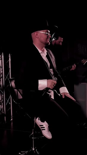 SINGER/MODEL/TV&RadioHOST-CHICAGO/ЧИКАГО on Instagram: "Сьогодні був той вечір, коли музика не звучить — вона говорить. Мені випала велика честь стати частиною ювілейного концерту до 40-річчя мого друга, композитора і автора @a.balbus 🎶🎤 Виконати на сцені пісню «Замерзле серце» — було для мене дуже особливо. Це не просто композиція, а стан. І я прожив її разом із залом. Величезна повага і вдячність усім артистам, які цього вечора виконували пісні Саші — кожен голос був чесний, справжній і дуже