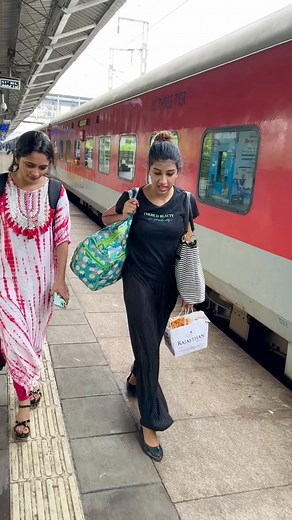 591K views · 6.9K reactions | Fake smile  | Maneesh Vishnu | Facebook