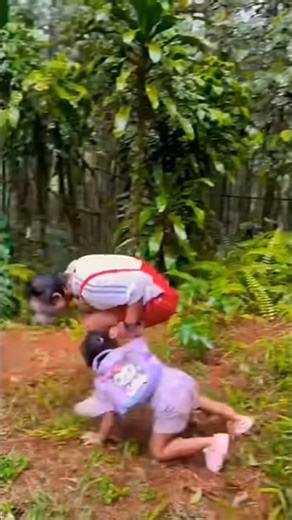 Why is the tree moving by itself #shorts #shortvideo