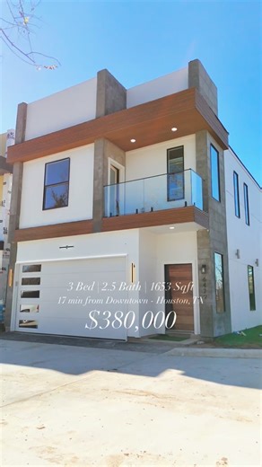 Kevin Tran | Texas Realtor | Investor on Instagram: "Customizable Luxury in Houston, Texas – Prime Location! 🏡 Discover this exceptional 3-bed, 2.5-bath, 1,653 sq ft home, offering unparalleled customization and superior construction quality. Unlike other builders, we provide extensive personalization options, ensuring your home reflects your unique style. Experience the solid craftsmanship firsthand—our walls and structures stand out in this price range. Prime Location: 🏢 Downtown Houston: Ap
