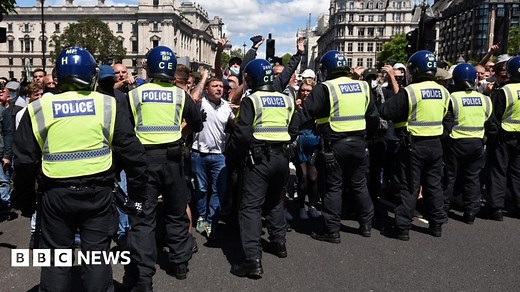 London protests: Demonstrators clash with police