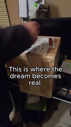 Just opened the box… and it still feels unreal. How to Catch a Dream — Volume 1 is finally here. A collected edition with the first 4 chapters of the story. If you enjoy indie comics, mystery, and stories about memory, invention, and dreams — I’d love for you to give it a try. Available now online: 📘 Amazon 📗 Barnes & Noble (online) Thanks to everyone supporting independent comics. This is just the beginning. 🌙 #HowToCatchADream #IndieComics #GraphicNovel #ComicCreator #VolumeOne
