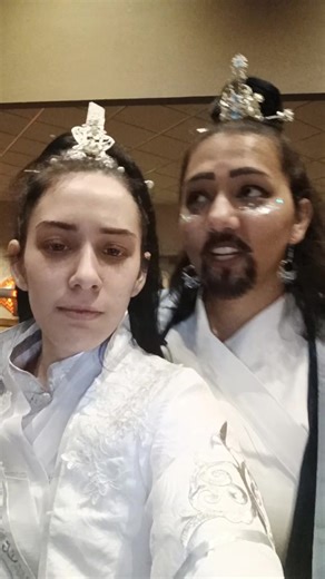 Bloopers! The kids didn't realize we were officially recording so they were still practicing, but Yuheng did so well 😂 CWN: @tiny_flame_god mr: @🌸Kenzie🌸 sm: @Xin xm: @AL #xuezhengyong #xuezhengyongcosplay #chuwanning #chuwanningcosplay #zhengning #2ha #2hacosplay #erha #erhacosplay #huskyandhiswhitecatshizun #thehuskyandhiswhitecatshizun #huskyandhiswhitecatshizuncosplay #thehuskyandhiswhitecatshizuncosplay #cosplay