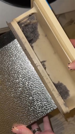 If your clothes are coming out of the tumble dryer smelling musty it’s time to give it a clean🫧 tumble dryer | Mrandmrswcleans