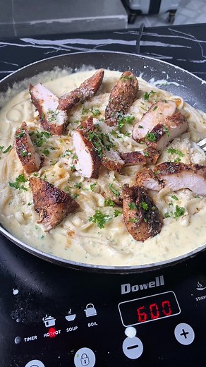 Easy Chicken Alfredo Pasta Recipe for Dinner