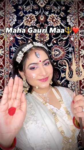 ＣＨＩＮＵ 🇮🇳 on Instagram: "Maa Maha Gauri makeup tutorial🙏🏻🔱❤️ . . MUA💄: @oyeee_chinu_"