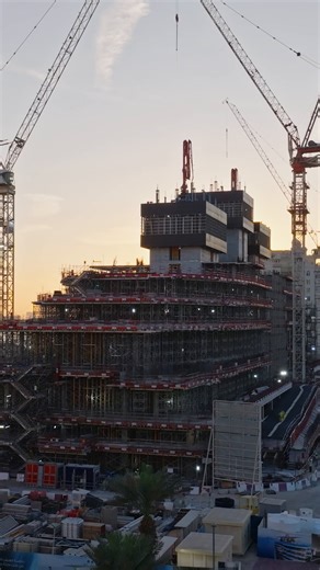 Construction is progressing at Como Residences, with superstructure works now underway as the tower begins to rise above ground. This marks a key milestone in shaping this landmark waterfront address on Palm Jumeirah. #ComoResidences #PalmJumeirah #ConstructionProgress #WaterfrontLiving | Nakheel