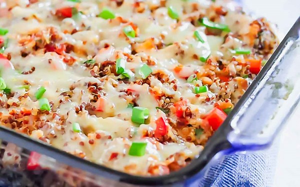 Cheddar Chicken Quinoa Bake