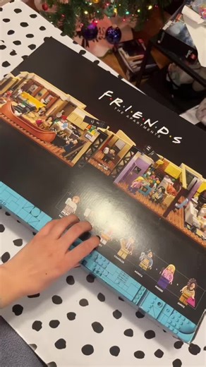 Building a Lego Friends Apartment Set