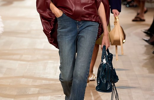 D'après les défilés, voici les 8 tendances jeans que l'on portera en 2026 - Elle