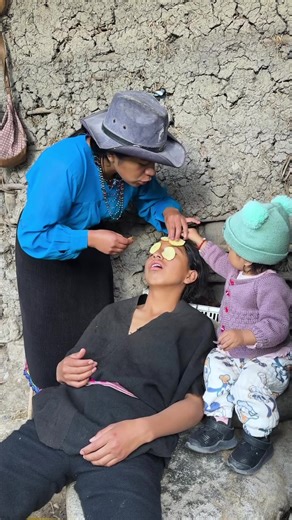 Ashuko le duele la cabeza