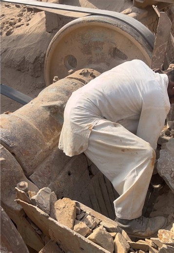 This is one of the biggest and most powerful stone crusher plants. Huge stones are being crushed using heavy machinery and real mazdoor hard work. Watch till the end to see how massive rocks are broken into small pieces. If you like stone crushing, mining, and heavy equipment videos, don’t forget to like, share & subscribe! ⚠️ Real work | Real machines | Real danger #StoneCrusher #StoneCrushing #HeavyMachinery Cone Stone Crusher Machine. Cone Stone Crushering machine. Stone Crusher Business. Sto