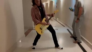 Who’s not afraid to play in the hallway with slippers on? Me dammit! 🤣🔥🔥🤘🤘🤘🎸🎸 . Video by @andrea torresani #vasco #leprove Joel Crema | STEF BURNS