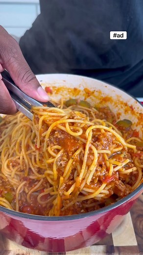 #ad Let’s make one of our favorite busy school night meals that the kids just won’t pass up! This spaghetti will keep you coming back for more thanks to @Amazon Fresh