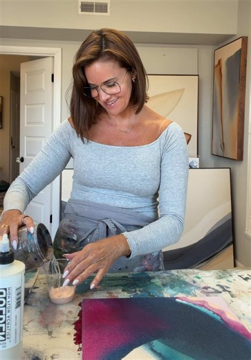 The best place with the best vibes ✨🤍 #artistsoftiktok #abstractart #womenownedbusiness #originalart #interiordesign