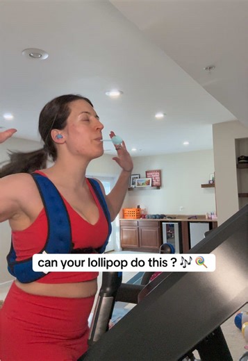 This lollipop tastes like music 🎶 #lollipop #music #musicallollipops