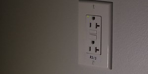 Guest allegedly finds hidden cameras inside bathroom outlets of Airbnb, police say
