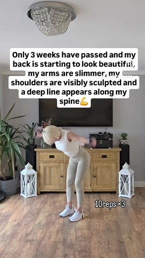 If you think light weights don't change your upper body, start doing this exercise 😍 Start with 3-6 lbs and gradually increase the weight. This exercise really works 💪 Do it at least 3-4 times a week, limit carbs, increase protein, and you'll definitely see a difference after a few weeks🔥🔥🔥 Do 10 reps, take 15s break and repeat 2 more times 👍 Save, share and follow for more tips ♥️ #upperbodyworkout #busywomen #womenover40 #burnfat #loseweight #losefatafter40 #fatloss #motivation #homework