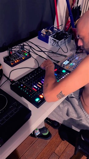 Having a little jam with the Roland TR-8s, Digitakt from Elektron and the Zoom L6 mixer 🔥 #techno
