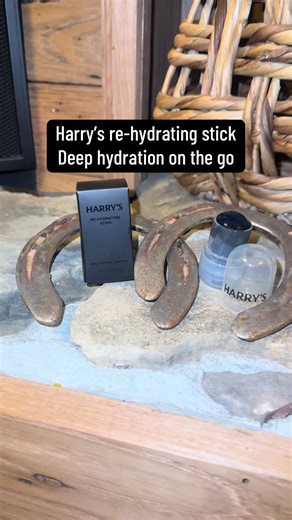 Harry’s re-hydrating stick delivers instant moisture with Korean skincare technology in a mess-free jelly serum format. Powered by niacinamide hyaluronic acid and peptides, it helps reinforce the skin barrier while keeping skin hydrated and healthy on the go. #HydratingSkincare #KoreanSkincare #SkincareRoutine #OnTheGoSkincare #SkincareFinds