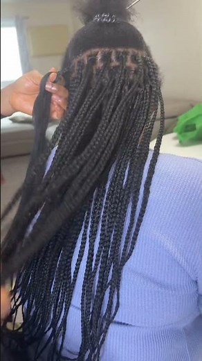 Medium-sized box braids #hairstyles #braids #haircare #knotlessbraids #braidmaids