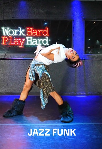 Who doesn't love some @Kesha 🥵 Join Alex Monday evenings at 7 PM for int/adv jazz funk #sandiegodancers #sandiegodancestudio #jazzfunk #danceclass #jazzfunkdance