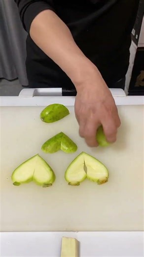 Simple heart shape @Kuaishou Food (O40300058) @Kuaishou Platform Account (O90041)