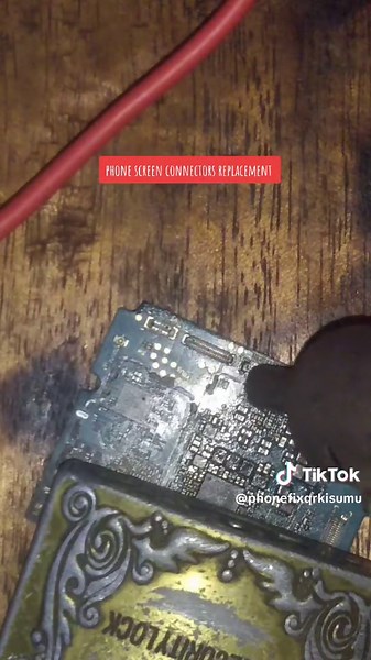 wengi huogopa Sana story za screen connectors...😊#phonerepair #phonefixtips #fundiwasimu #phonefixcraft #kenyantiktok🇰🇪