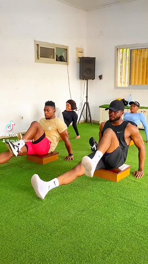 Laisse un commentaire si tu aimes le sport #viralreelsfb #viralsong | senderfitnes