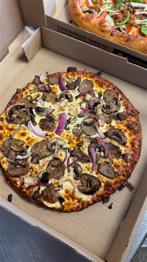 Crispy New York style pizza in Columbus, Ohio ❤️ 🍕 #beyonddoughpizza #pizza #foodlover #pizzalover #foodporn #foodie #pickeringtonohio #columbusohio | Beyond Dough Pizza