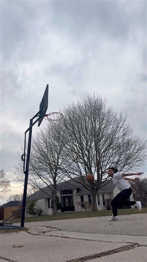 Dunks - 2 Foot 1 Hand. Outdoor sessions coming soon #ballislife #Basketball #NBA #yeshua #Creators