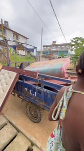 Tout les accessoires de décoration de notre maison est disponible écrans plasma led Néon barre led canapé et lit tout est disponible au 686986867 whatsapp | SKEU 237