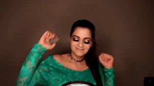 One more video for all Makeup lovers..hope you all enjoy this one too.. Follow me on Snapchat - rnmakeupfx Instagram - rnmakeup_fx Base - #katvond Glitter - Makeupstudio Brow - Anastasiabeverlyhills Store Lipshade - #katvond Contour - Anastasiabeverlyhills Uberlândia Blush - Toofaced Eyes - Urbandecay Rose gold oil - Indulgeo.essentials Thanks Reshu Nagpal MakeupFX | Makeup fx