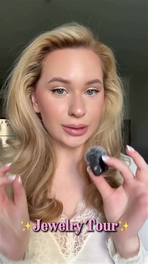 She glows in pink, moves with grace, and shines her own way💖 #ootdy #jewelrytiktok #jewelry #softgirl #jewlrytour #fyp #fypシ #ootd