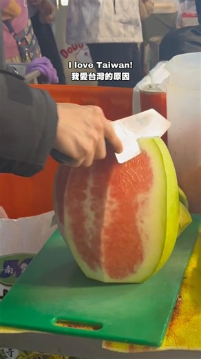 Taiwan Night Market Watermelon Juice Hits Different 🇹🇼 | Taiwan Street Food 西瓜汁