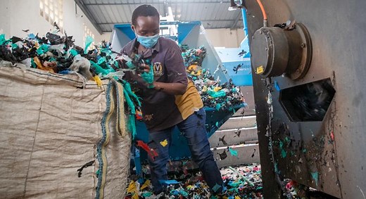 Nations sign up to end global scourge of plastic pollution