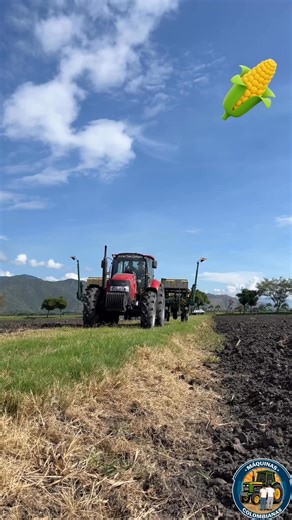 16K views · 436 reactions | Tractor  FARMALL 130A entrando al campo hacer una buena siembra ✅ #maquinarioagricola #AgriculturaModerna #farming #agricultura | Maquinas Colombianas | Facebook