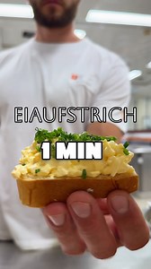 Klassischer, super einfacher Eieraufstrich 🥚✨ Zutaten: 5 hartgekochte Eier 1 EL Mayonnaise ½ TL Salz Muskatnuss (eine Prise) Schnittlauch Zubereitung: Eier schälen, grob zerdrücken, mit Mayonnaise, Salz und Muskatnuss vermengen. Mit Schnittlauch bestreuen – fertig! ⏱️ Zubereitung dauert (ohne Kochen & Schälen) nur 1 Minute. Guten Appetit & eine produktive Woche, meine Freunde! 💛 #reels #reelsinstagram #rezepte #österreich #wien #eggsalad #eiaufstrich #easyrecipe #einfacherezepte | Eugen Otto K