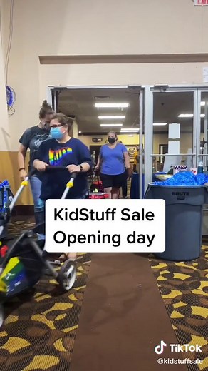 #greenscreenvideo #TeamofTomorrow #AEJeansHaveFun #kentucky #louisville #kidstuff #KidStuff #shopping #family #moms #momsoftiktok #kids #kss #KSS