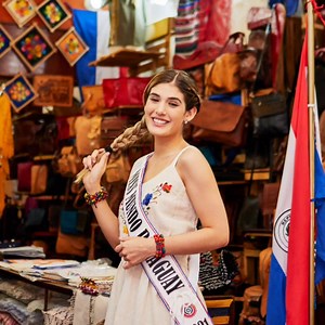 Es un término hermoso, la palabra humildad viene de la palabra en latín humilitas cuyo significado es “pegado a la tierra”. Esto lo podemos entender como aquella persona que tiene los pies bien plantados en la tierra y no tiene creencias de grandeza. Aquí nuestra Miss Mundo Paraguay @bethania_borba interactuando con nuestra gente trabajadora, llevando luz y alegría! PH: @leabaezph PH: @ronaldcardus #missworld2021 #missmundoparaguay2021 | Embajadoras de la belleza paraguaya