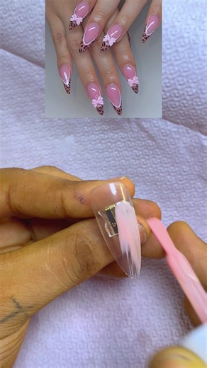 Our online beginner class is starting on the 10 of march ,everything you need to know about nails will be taught , tap the link on my bio to join the group . #nailstutorial #gelnails #nailtech