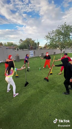 DON’T DROP THE BROOM CHALLENGE🧹 #fyp #challenge #broomchallenge #dontdropthebroom